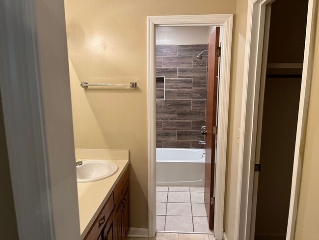 Building Photo - Cedar Chase - 3 Bedroom available August 2...