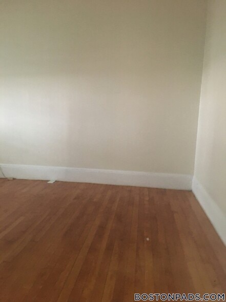 Building Photo - 14 Centre St