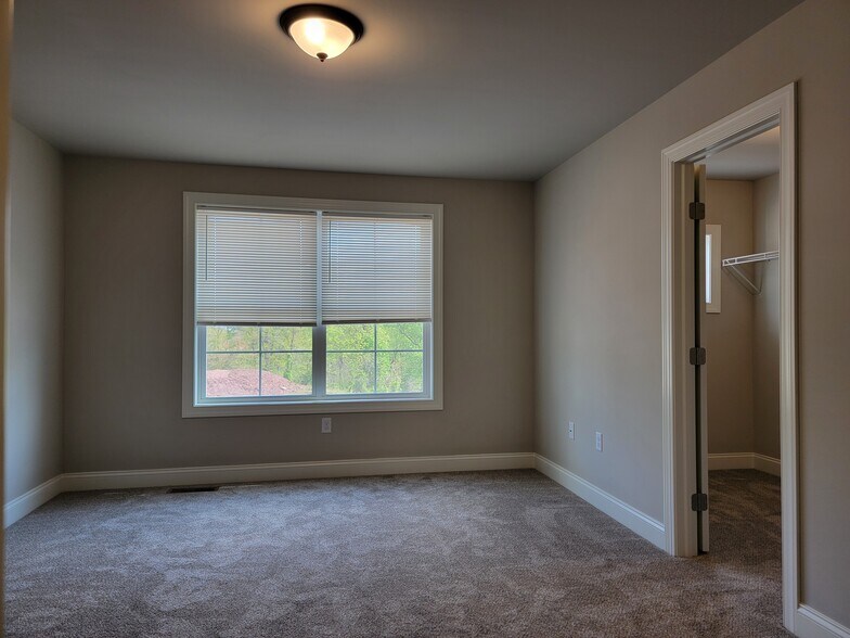 Building Photo - 256 Sage Blvd