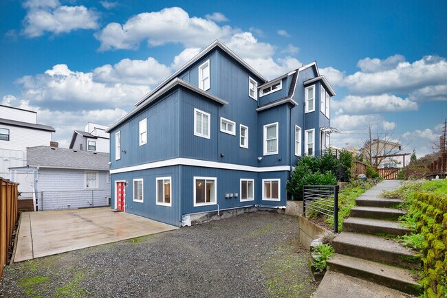 Building Photo - 917A 17th Ave