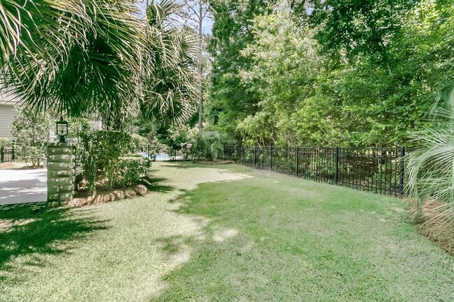 Building Photo - Newly Refreshed Single Story Home in Carol...