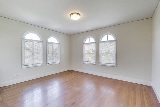 Primary Photo - 465 Bellevue Ave