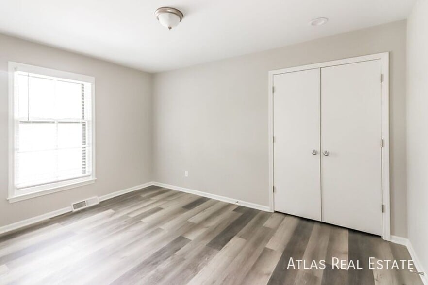 Building Photo - 408 NE Noeleen Ln