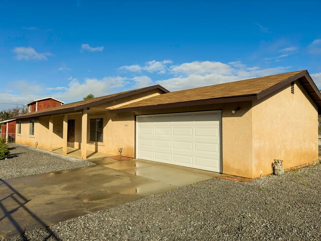 Building Photo - ~RARE FIND~ Newly Remodeled 3 Bedroom Home...