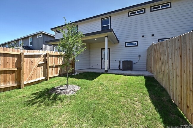 Building Photo - 11323 Clearmine St