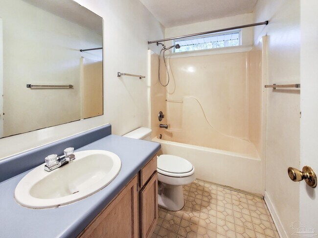Building Photo - 412 Bay Oaks Dr