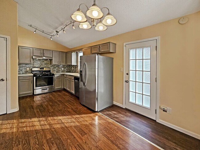 Building Photo - Charming 3 Bed, 2 Bath Home in Douglasvill...