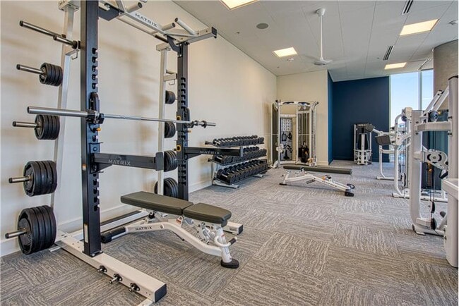 Building Photo - 702 E 11th St