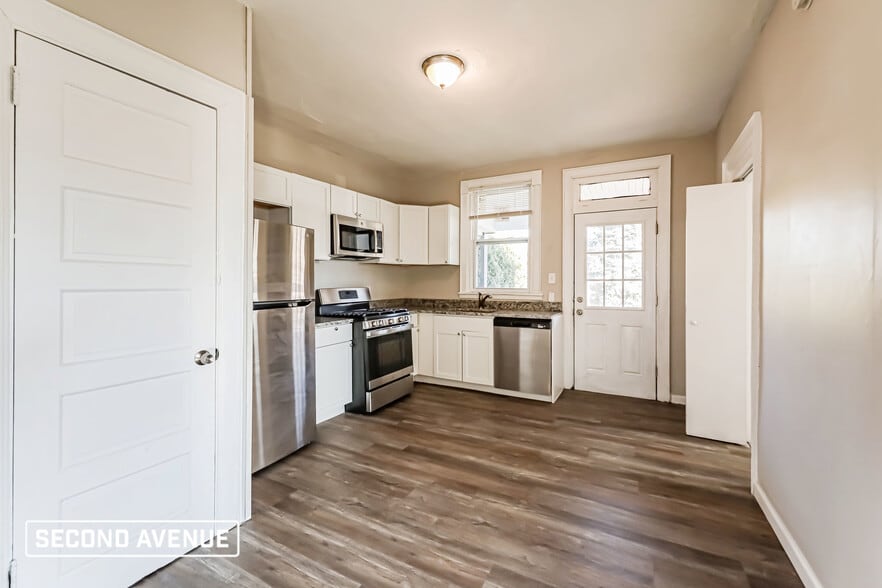 Building Photo - 719 2nd St