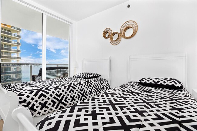 Building Photo - 1830AVAIL S Ocean Dr