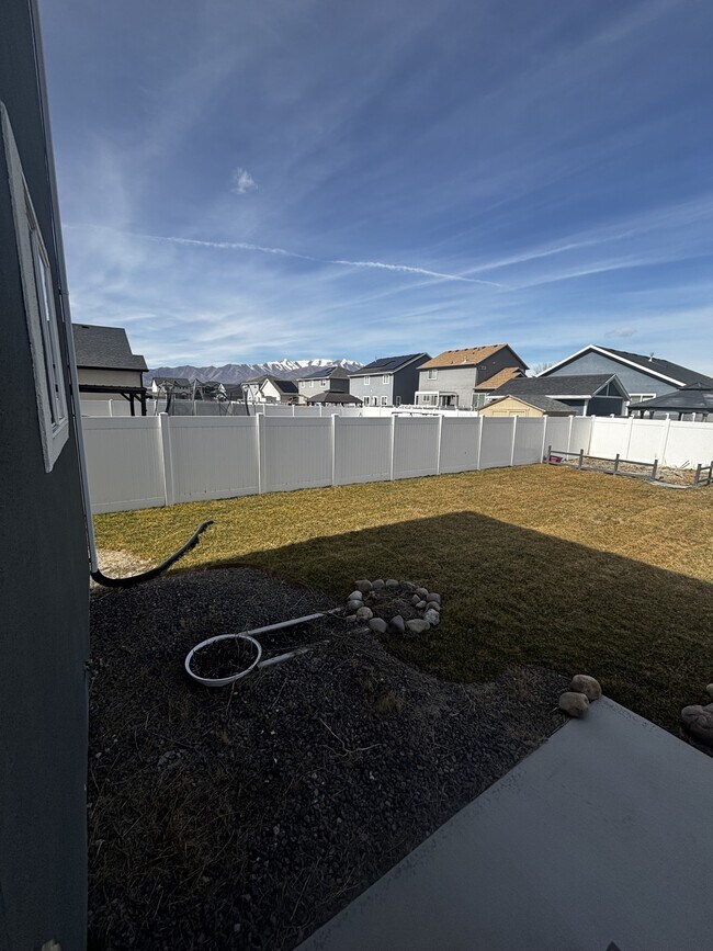 Building Photo - 1373 E Bell Buoy Way