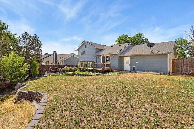 Building Photo - Spacious 3-Bedroom Home with 4th bedroom on lower level & Attached Garage