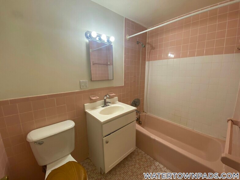 Building Photo - 245 Main St