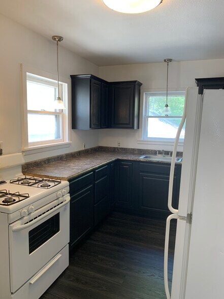 Kitchen - 849 S Newton Ave