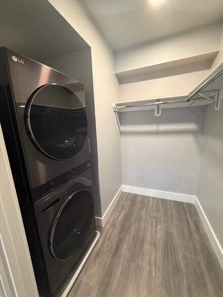 Building Photo - 315 Western Ave