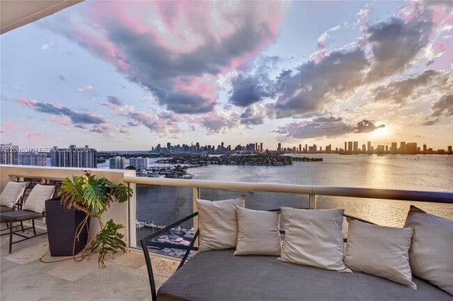 Building Photo - 1900 Sunset Harbour Dr