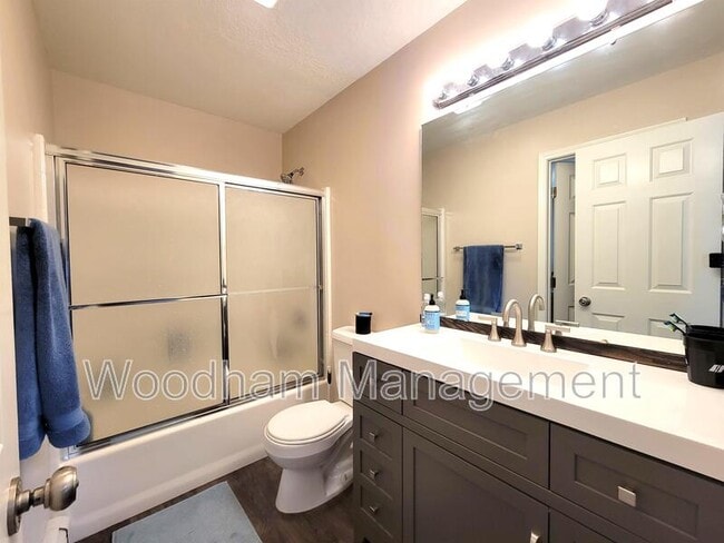 Building Photo - 306 Golden Valley Dr