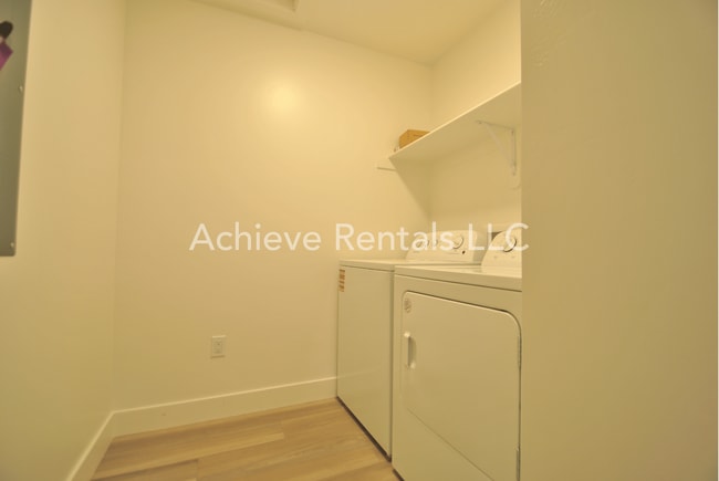 Building Photo - 560 S 1225 W