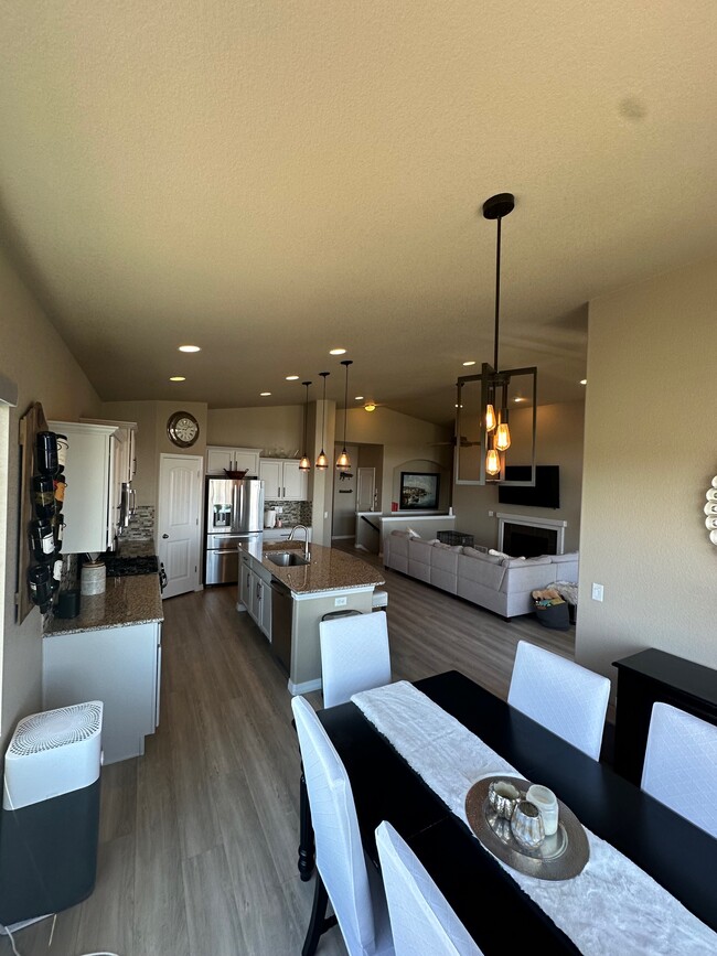 Building Photo - 8075 Cinnamon Ct