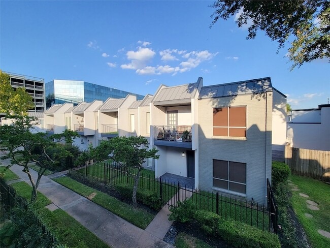 Primary Photo - 1300 Augusta Dr