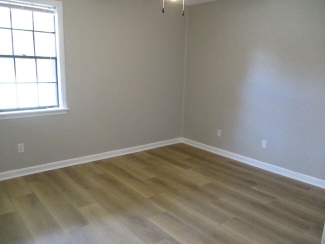 Building Photo - Updated 4 Br brick home in Martinez