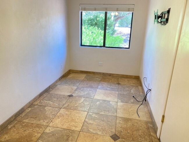 Building Photo - 2285 Sanborn Dr