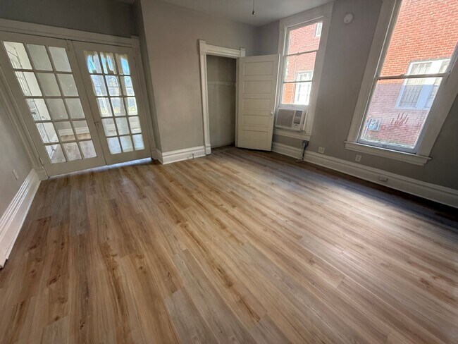 Building Photo - 1923 S Izard St