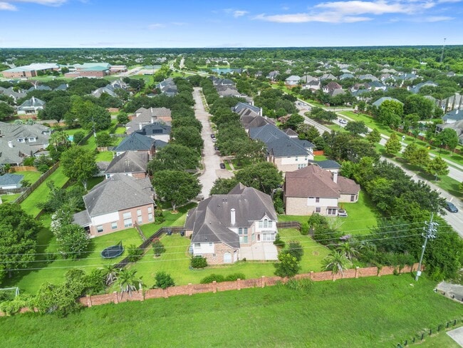 Building Photo - 6026 Briar Hill Ct