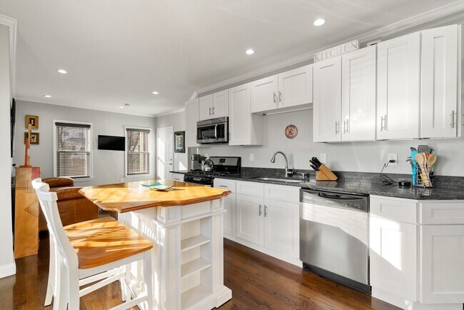 Building Photo - 32 E Chestnut St
