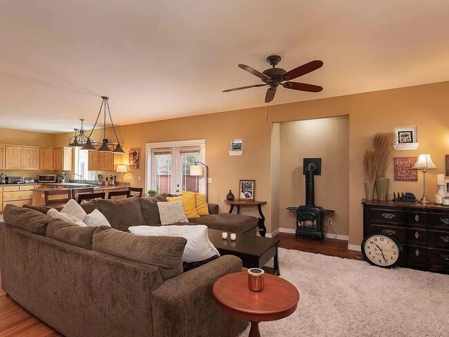 Building Photo - 2242 NW Torrey Pines Dr