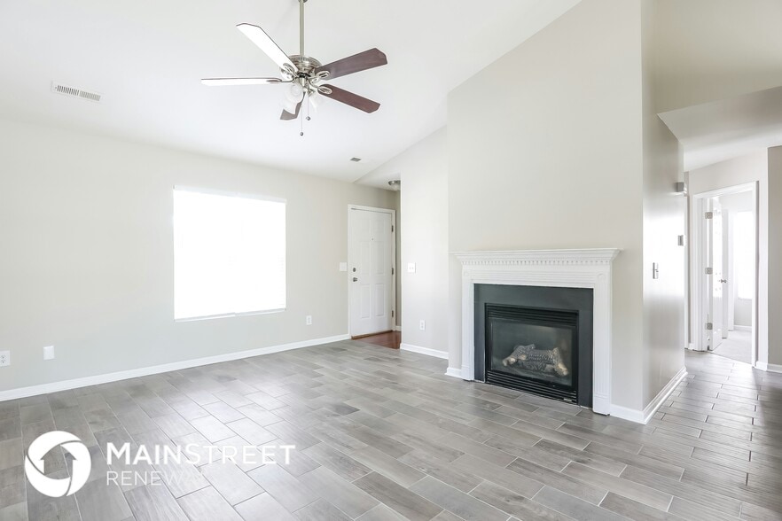 Building Photo - 3250 Trenchard Ln