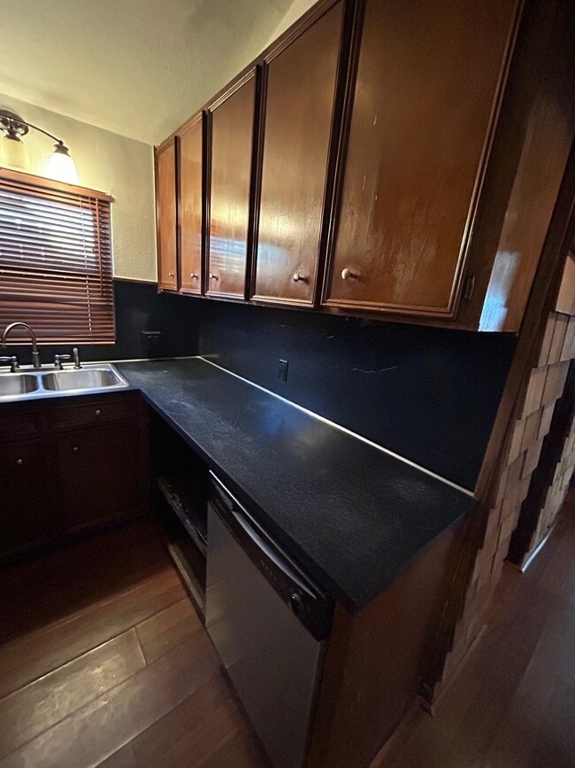 Building Photo - 1922 Vassar St