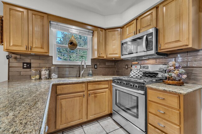 Building Photo - 5555 Patterson Dr