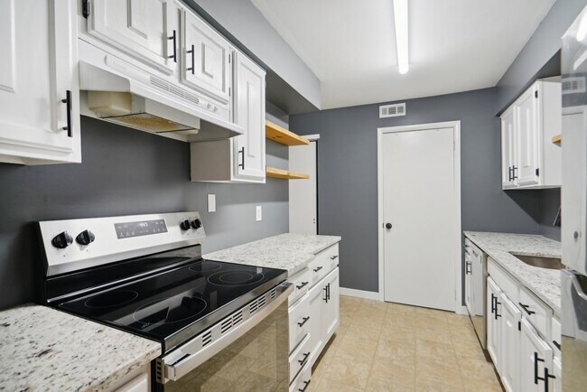 Building Photo - 203B Cypress Point Cir