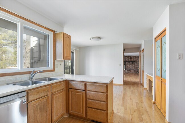 Building Photo - 15575 Clover Ridge Dr