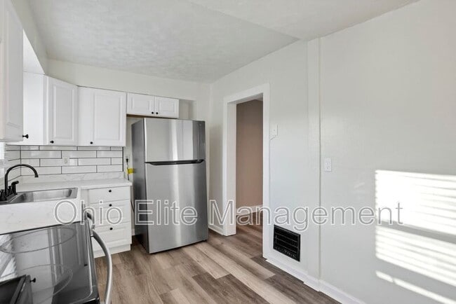 Building Photo - 1398 S Ohio Ave