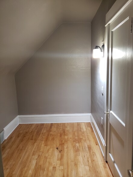 Building Photo - 1751 S 60th St