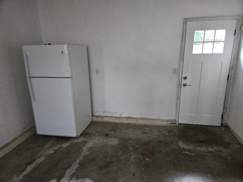 Building Photo - 6095 McLeod Ln NE
