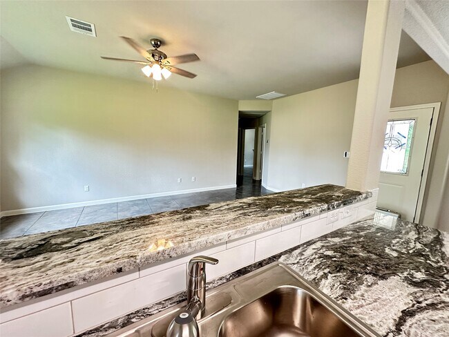 Building Photo - 10796 Royal Magnolia Dr