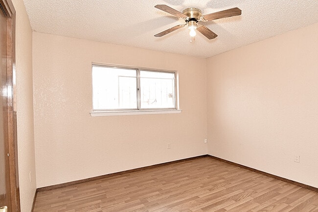 Building Photo - Eastside 3 Bedroom 2 Bath