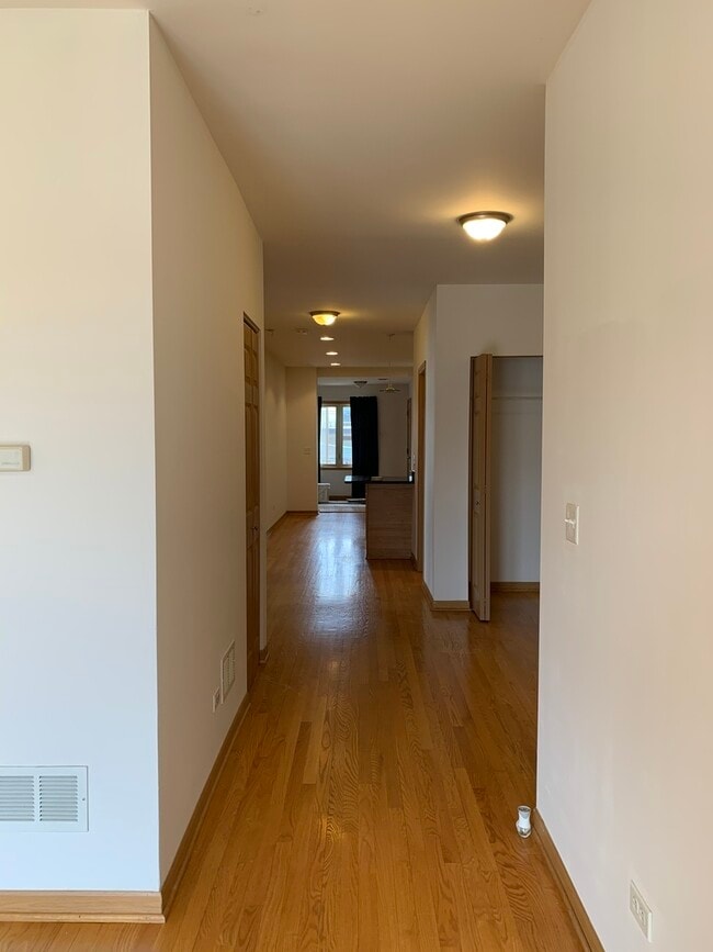 Building Photo - 2525 N 72nd Ct