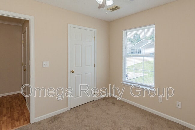 Building Photo - 3550 Cres Gardens Dr