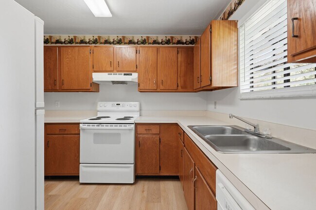 Building Photo - Southfork Oaks Condo