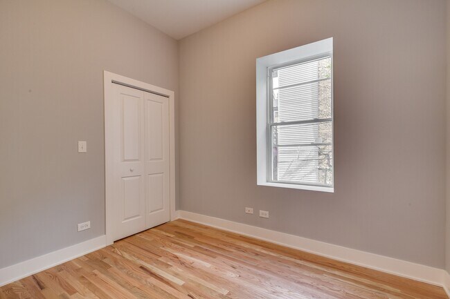 Bedroom (showing closet) - 2135 S Fairfield Ave
