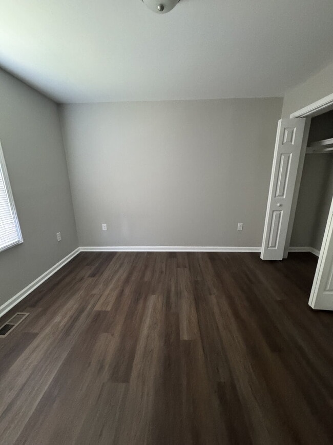 Building Photo - 1754 Meadowbrook Terrace