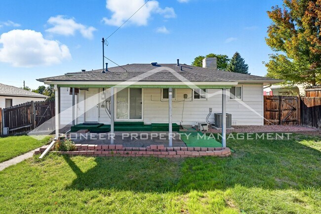 Building Photo - Charming Home with Central AC and Washer/D...