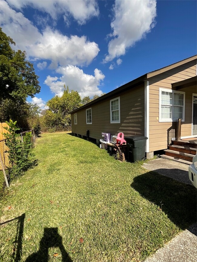 Building Photo - 2515 Harris St