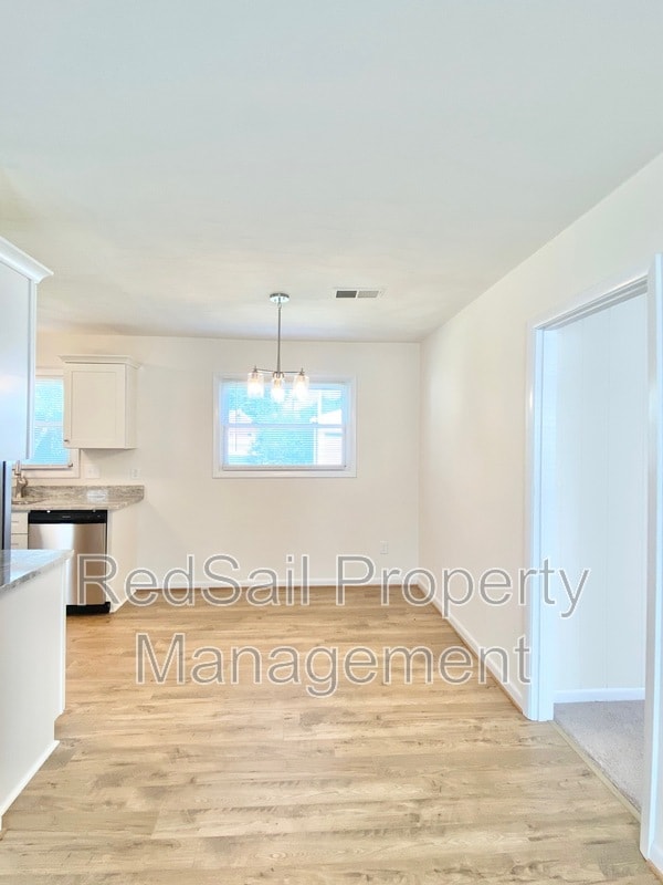 Building Photo - 437 Fox Hill Rd