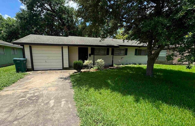 Building Photo - 165 Smelker Ave