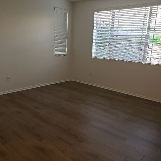 Building Photo - Awesome Home Awesome area 2bed w/ bonus ro...